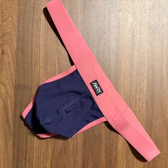 Awry thong - Picture 1 of 2